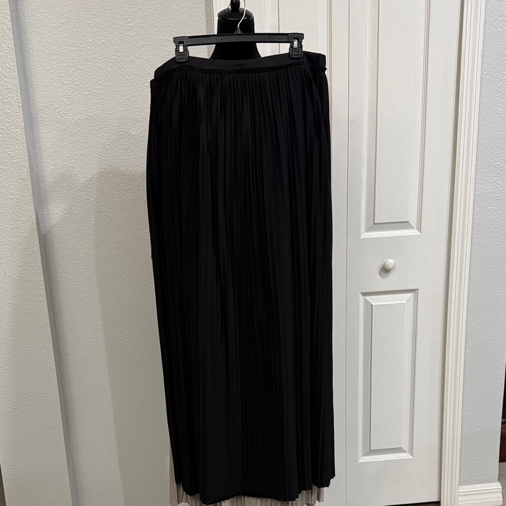Bobeau Black Pleated Maxi Skirt